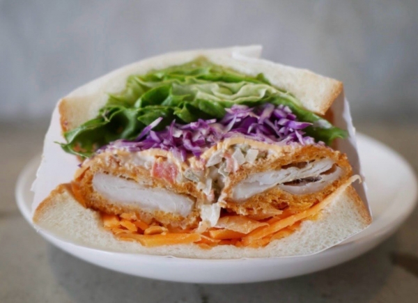 フライドフィッシュのメキシカンタコサンド